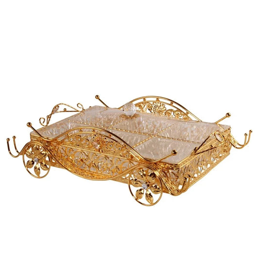 Eleganz auf Rädern – Goldtablett mit Deckel & Glanzfaktor